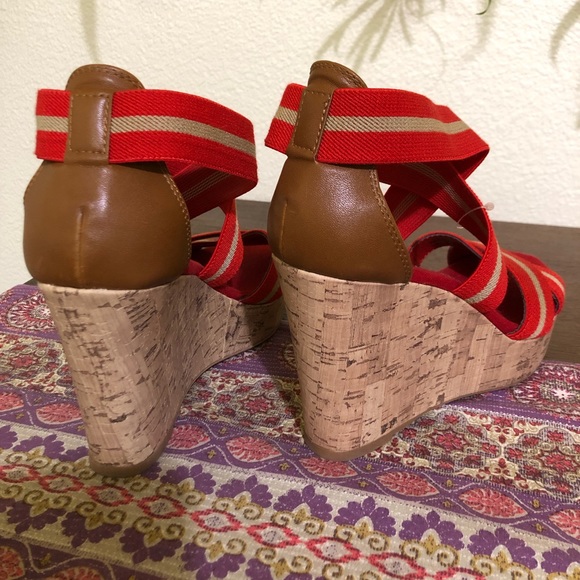 LIKE NEW! Merona Red Wedges - Picture 3 of 4